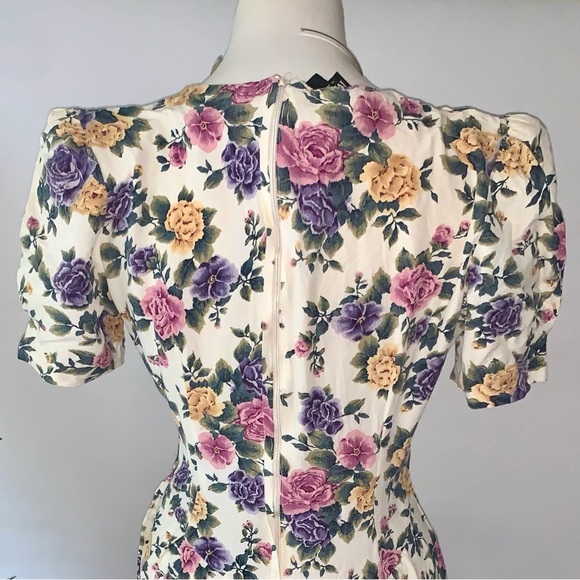 v i n t a g e :: Stunning Floral Pinup Cottagecore Midi Dress - Picture 3 of 16